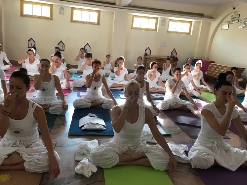 200-hour yoga teacher training centre in Rishikesh